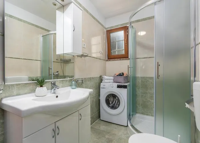 Ana Apartment *