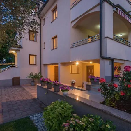 Apartment Ana *